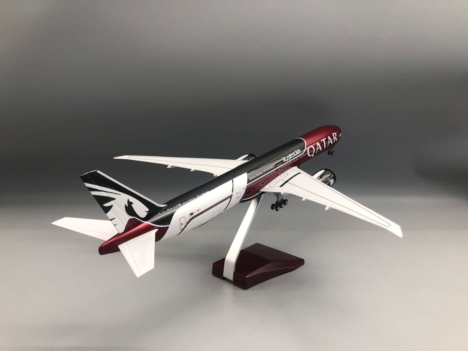 Modelo de Avión B777-300 Qatar - Home Decor Qatar reseña y precio