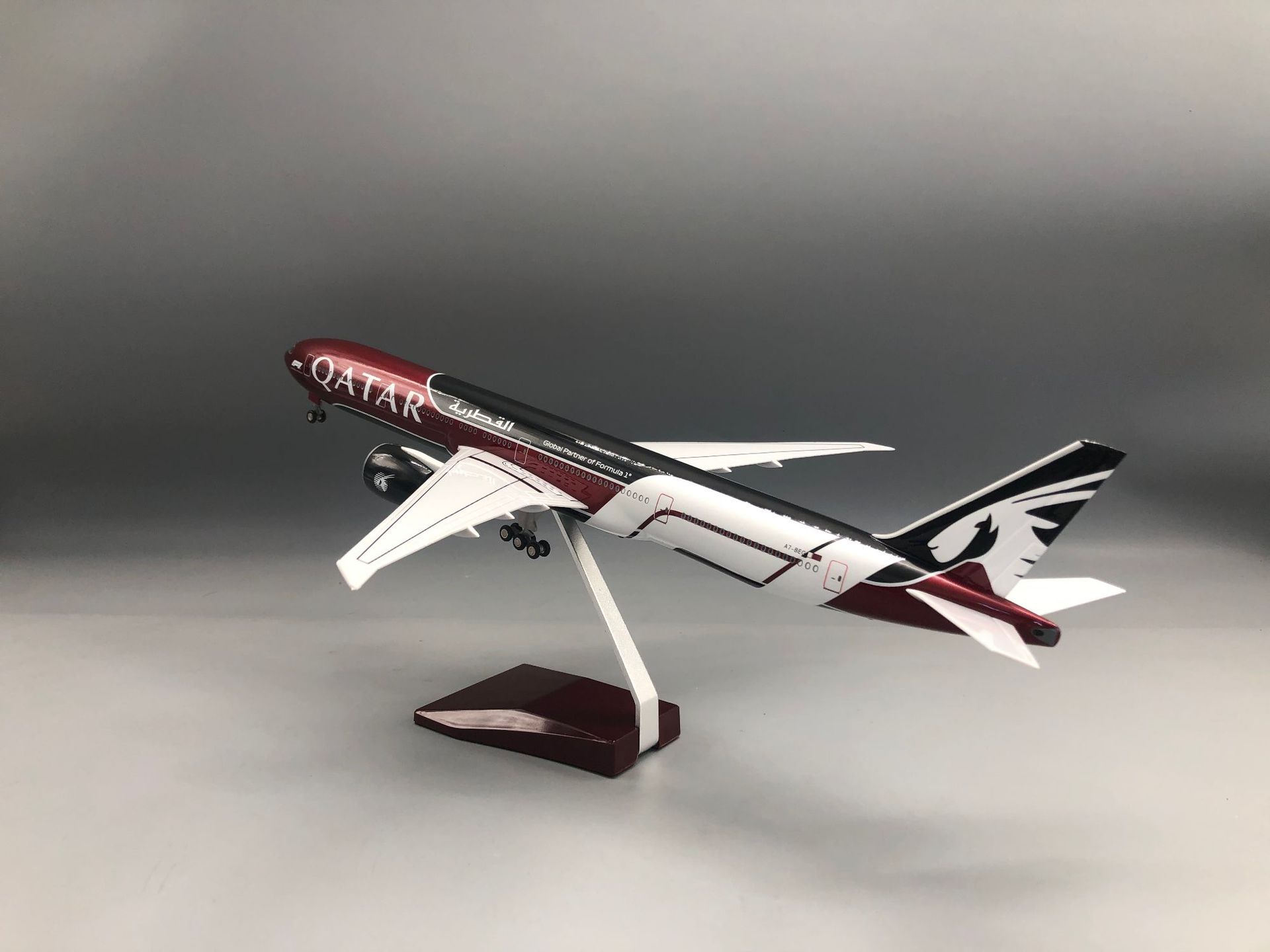 Modelo de Avión B777-300 Qatar - Home Decor Qatar reseña y precio