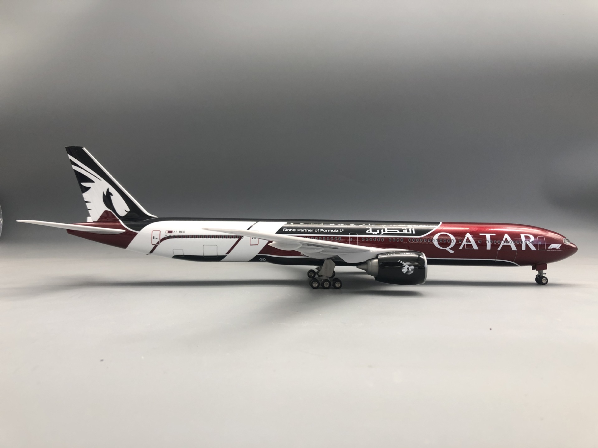 Modelo de Avión B777-300 Qatar - Home Decor Qatar reseña y precio